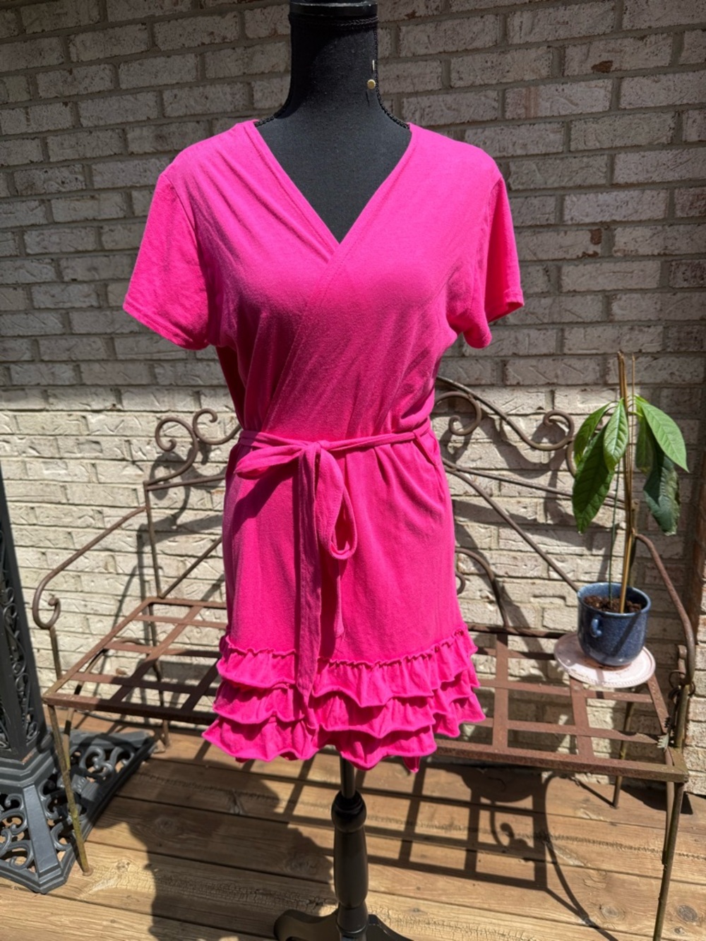 Hot Pink V-Neck Ruffle Tie-Waist bathrobe by Jessica Simpson size S/M
